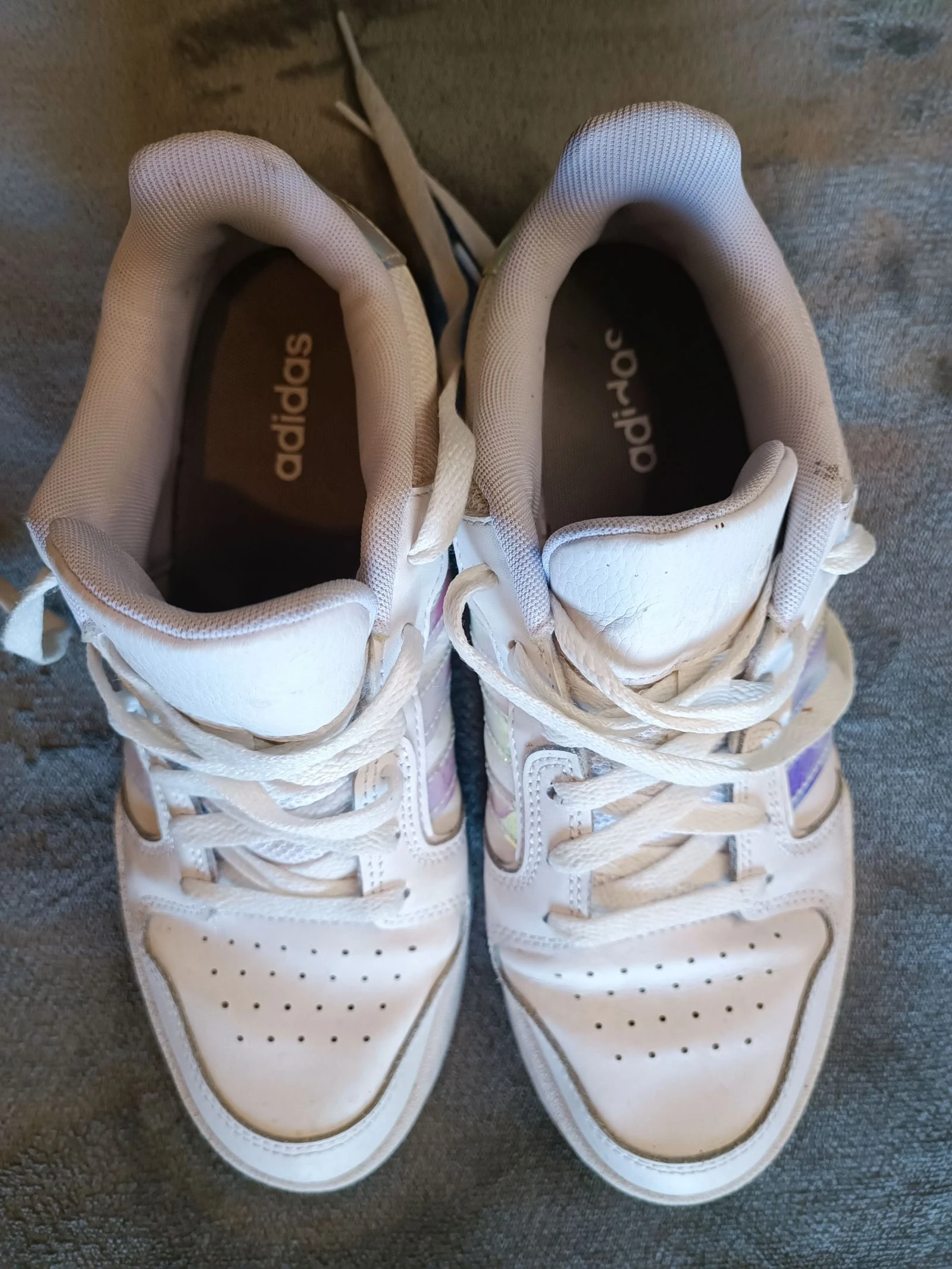 Pair of women's adidas sneakers in good condition size 39.5 white color – photo 4